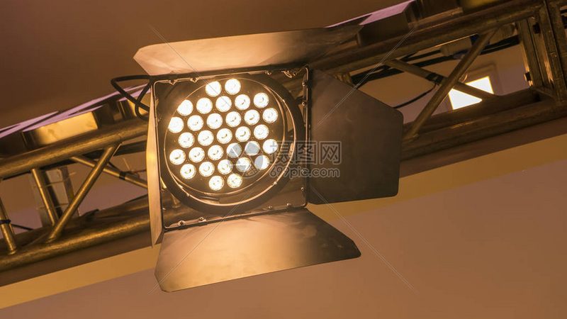 灯具批发市场选品攻略：如何慧眼识珠，选购优质照明产品**